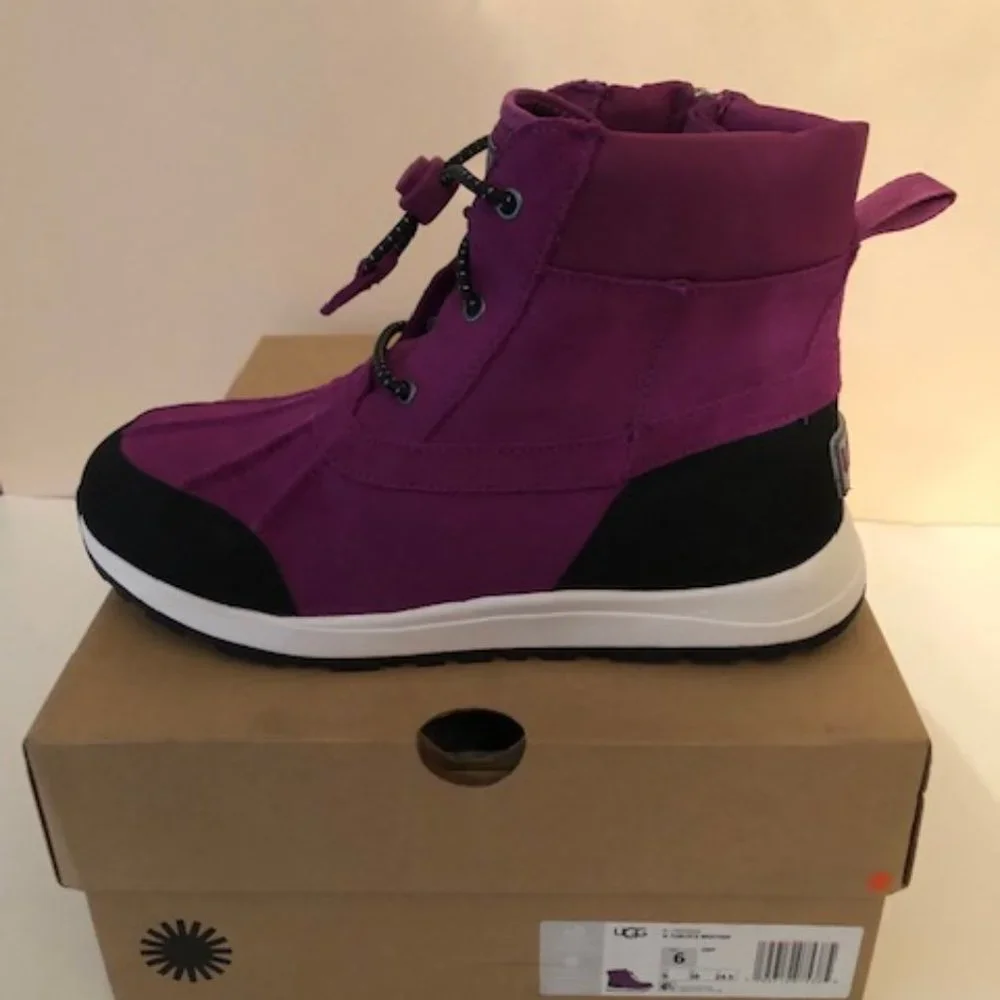 Ugg Turlock Waterproof Leather Snow Boot. Size: 6